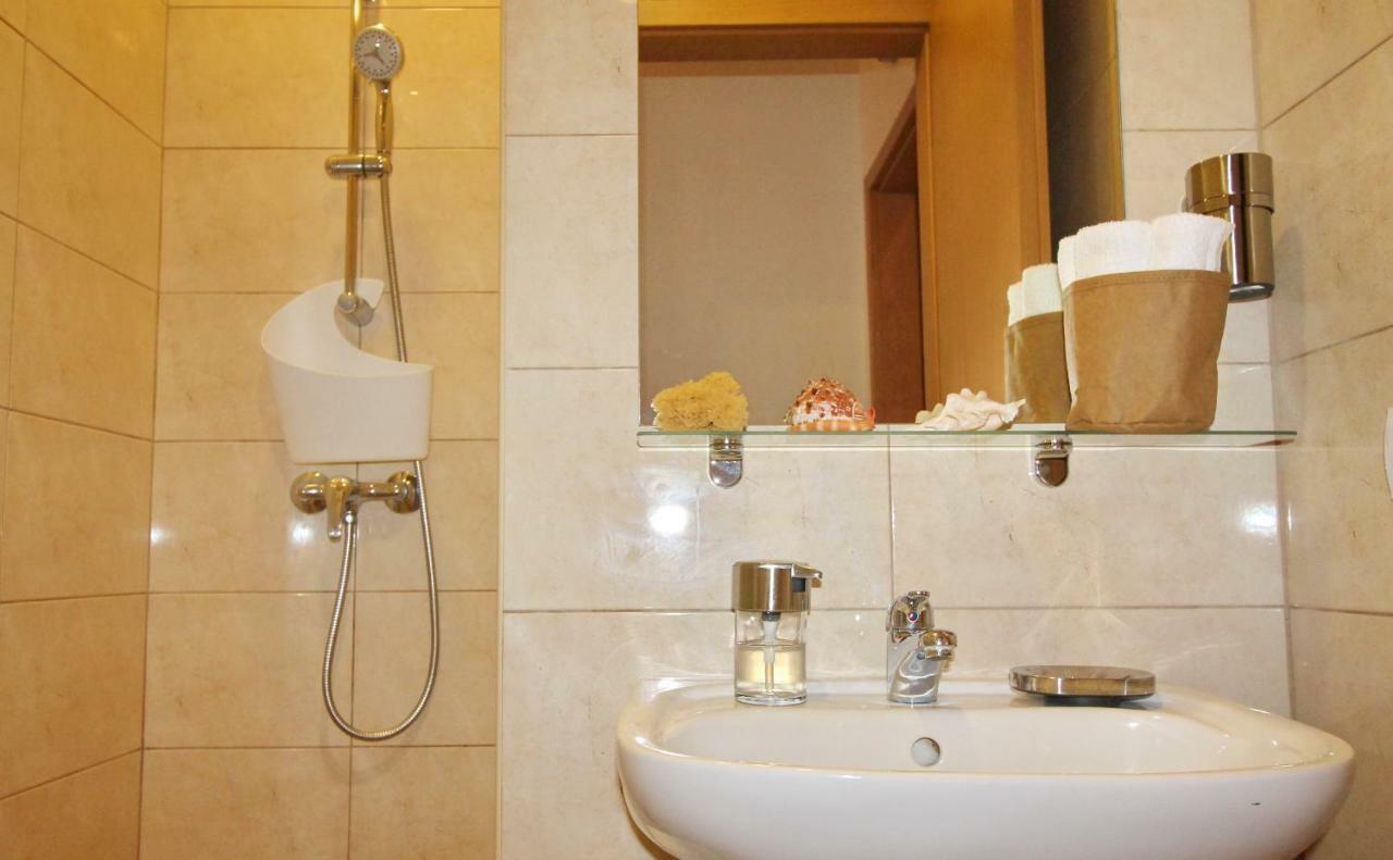 Castle Court Apartment บูดาเปสต์ ภายนอก รูปภาพ