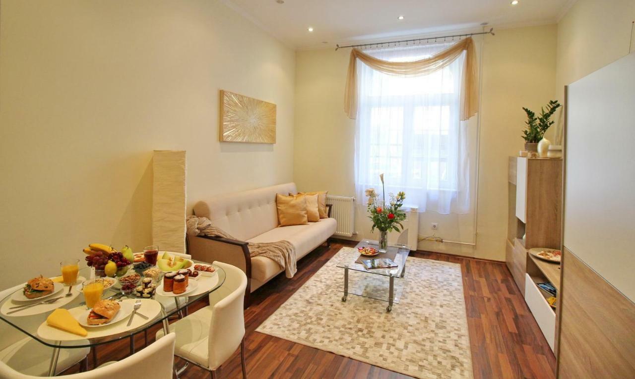 Castle Court Apartment บูดาเปสต์ ภายนอก รูปภาพ