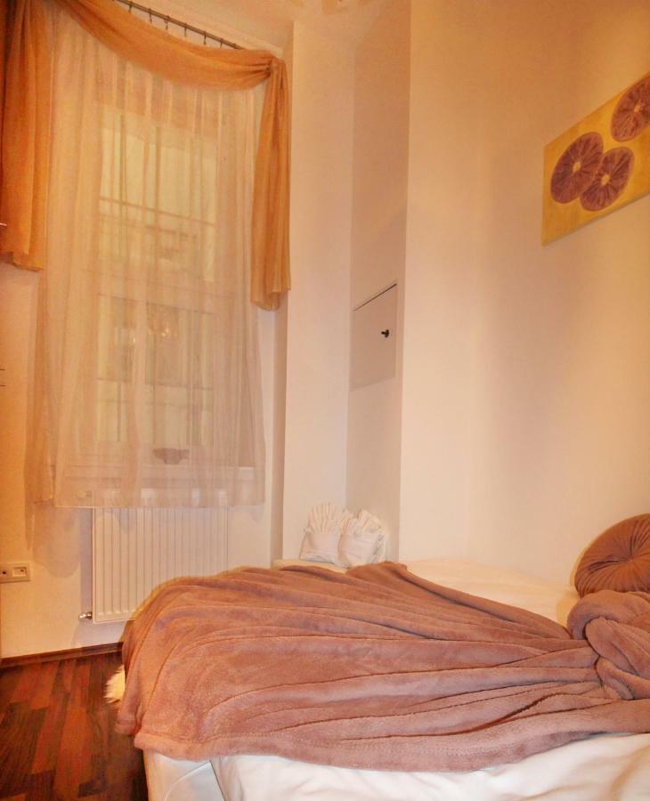 Castle Court Apartment บูดาเปสต์ ภายนอก รูปภาพ